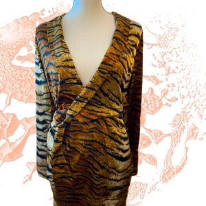 Misguided Satin Tiger Print Mini Dress
1-11120